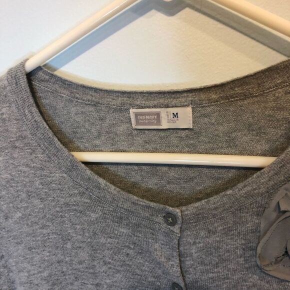 Old Navy Size Medium gray scoop neck cardigan with flower accents at left neck - Picture 3 of 13